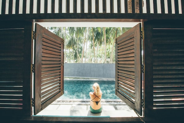 DELUXE ROOM WITH POOL VIEW | In-room safe, soundproofing, rollaway beds, free WiFi