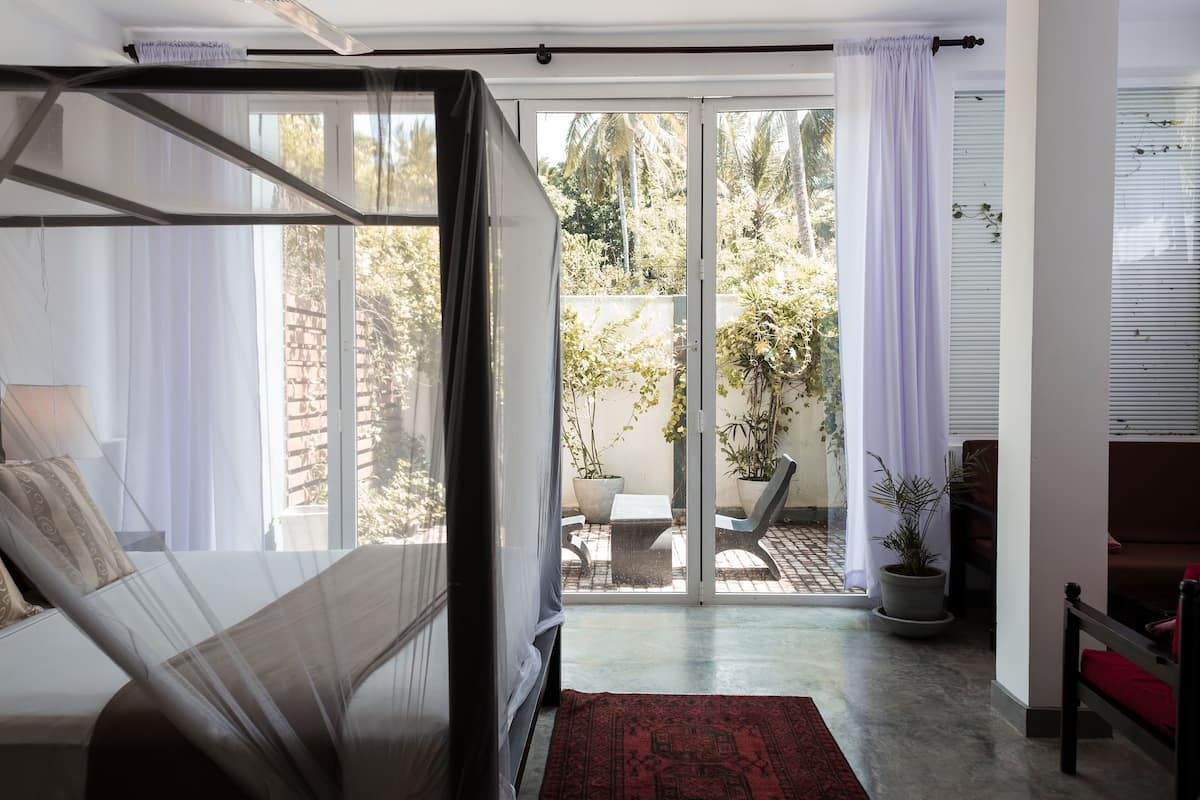 deluxe double room, garden view | in-room safe, soundproofing, rollaway beds, free wifi