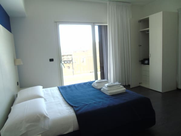 Comfort Triple Room | Premium bedding, free minibar items, in-room safe, desk