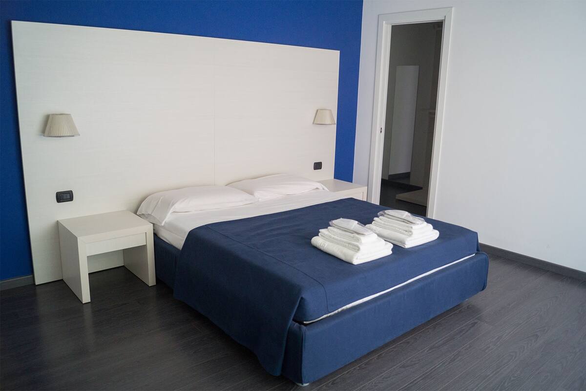 Premium bedding, free minibar items, in-room safe, desk