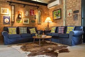 Lobby sitting area - Limon Villa Khao Yai by SLH (Pak Chong)