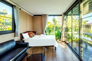 Fiore Villa | Minibar, in-room safe, blackout drapes, free WiFi