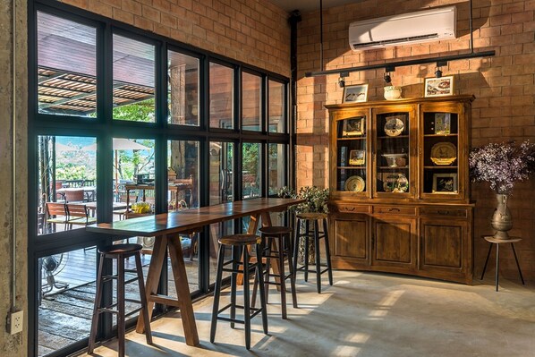 Breakfast, lunch, dinner served; international cuisine, garden views 