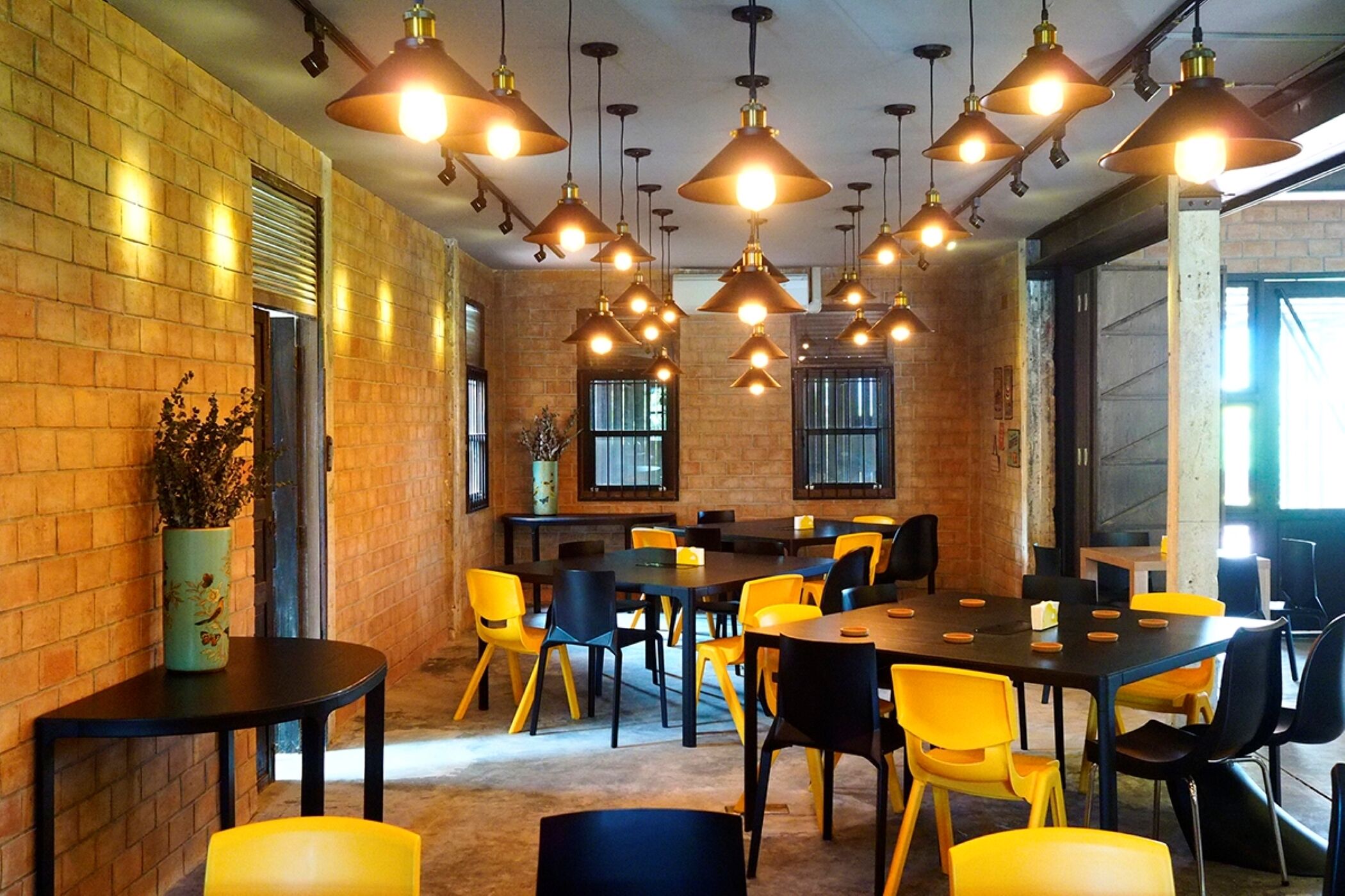 breakfast, lunch, dinner served; international cuisine, garden views