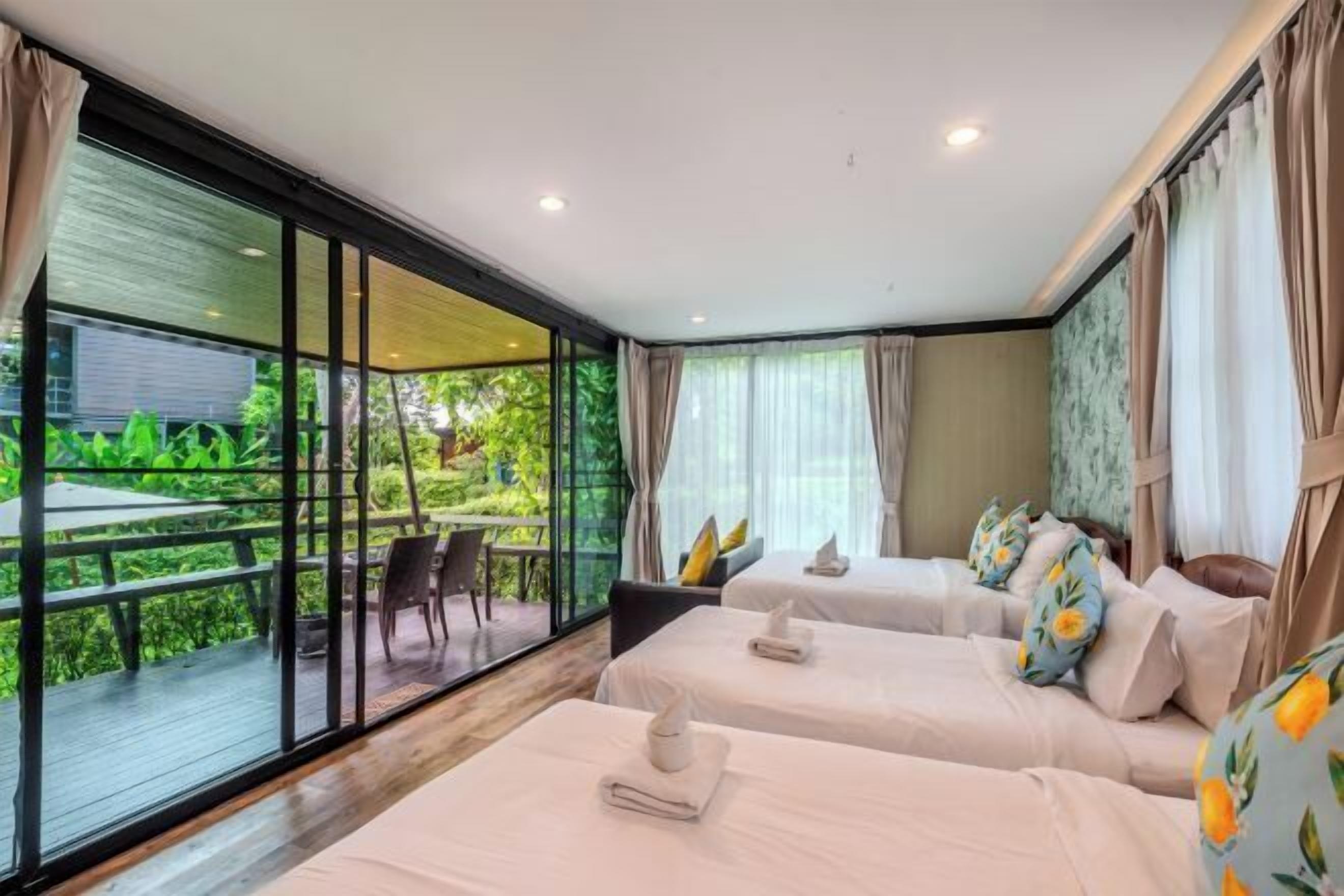Minibar, in-room safe, blackout curtains, free WiFi