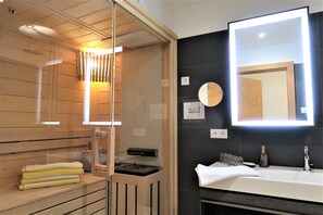 Family Apartment, 2 Bedrooms, Sauna, Ground Floor | Bathroom