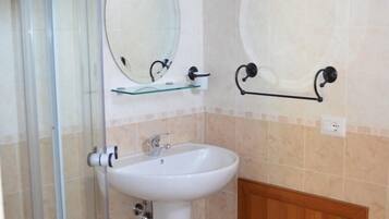 Shower, free toiletries, hair dryer, bidet