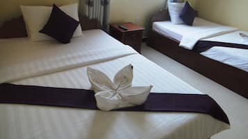 Standard Twin Room, Fan | Minibar, desk, laptop workspace, free WiFi
