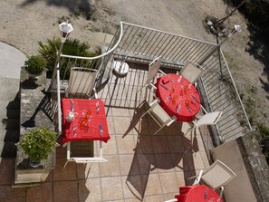 Outdoor dining - Auberge Castel Mireïo (Cairanne)