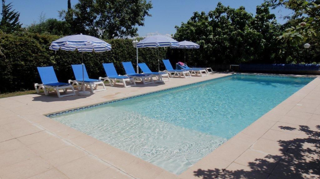 outdoor pool, pool loungers