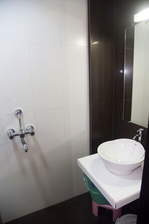 Deluxe Room | Bathroom