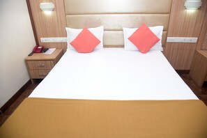 Standard Room | Living room | Flat-screen TV - Hotel Indiana Inn (Navi Mumbai)