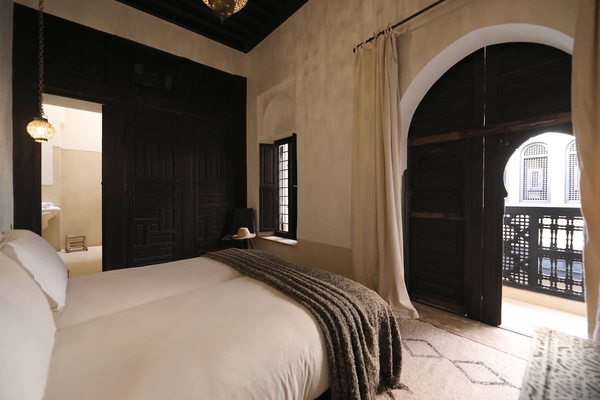 Camera Superior con letto matrimoniale o 2 letti singoli (Douaya) | Una cassaforte in camera, con stile personalizzato