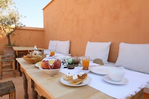 Komplett frokost er inkludert hver dag