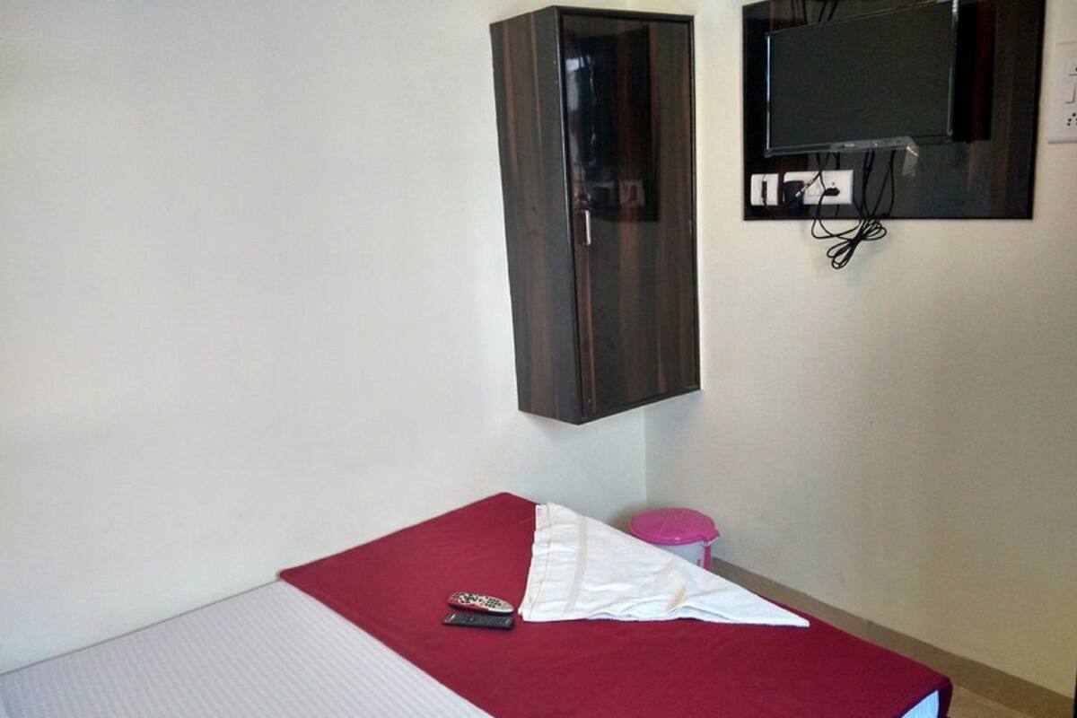 Deluxe Double Room, 1 Double Bed | In-room safe, free WiFi