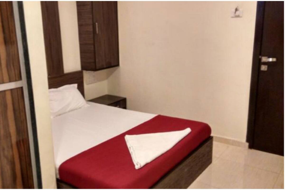 In-room safe, free WiFi