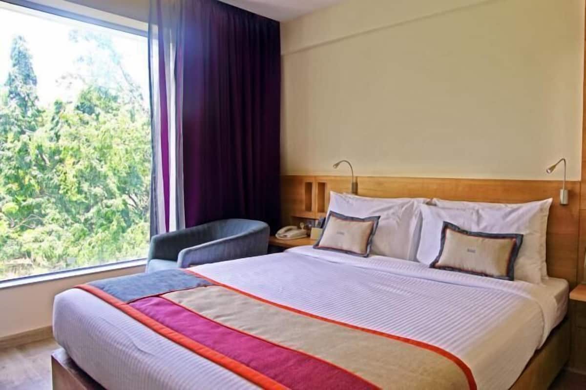 Hochwertige Bettwaren, Minibar, Zimmersafe, Schreibtisch