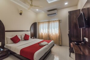 In-room safe, desk, rollaway beds, free WiFi