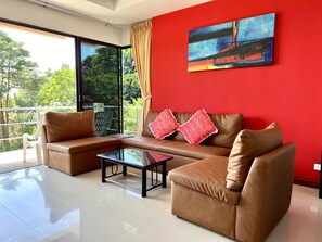 Two-Bedroom Apartment with Seaview  | Living area | Flat-screen TV, DVD player - Mountain Sea View Luxury Apartments (Karon)