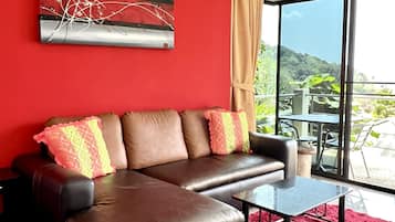 Apartment | Living area | Flat-screen TV, DVD player
