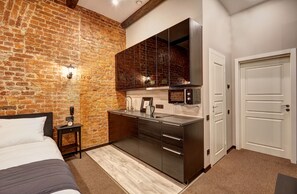 Family Studio, 1 Queen Bed with Sofa bed, Kitchenette, Courtyard View | Private kitchen | Cookware/dishes/utensils - Jazzclub hotel (St. Petersburg)