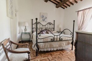 Apartment, 3 Bedrooms (10pax) | 1 bedroom, desk, iron/ironing board, cots/infant beds - Casali del Toppello (Corciano)