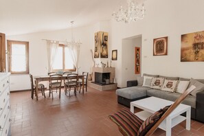 Apartment, 2 Bedrooms (6pax) | Living area | Flat-screen TV - Casali del Toppello (Corciano)