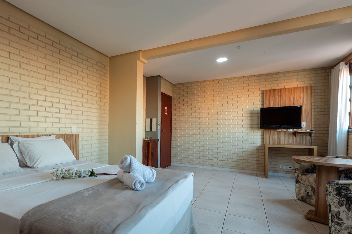 มินิบาร์, เตารีด/โต๊ะรีดผ้า, Wi-Fi ฟรี, ผ้าปูที่นอน