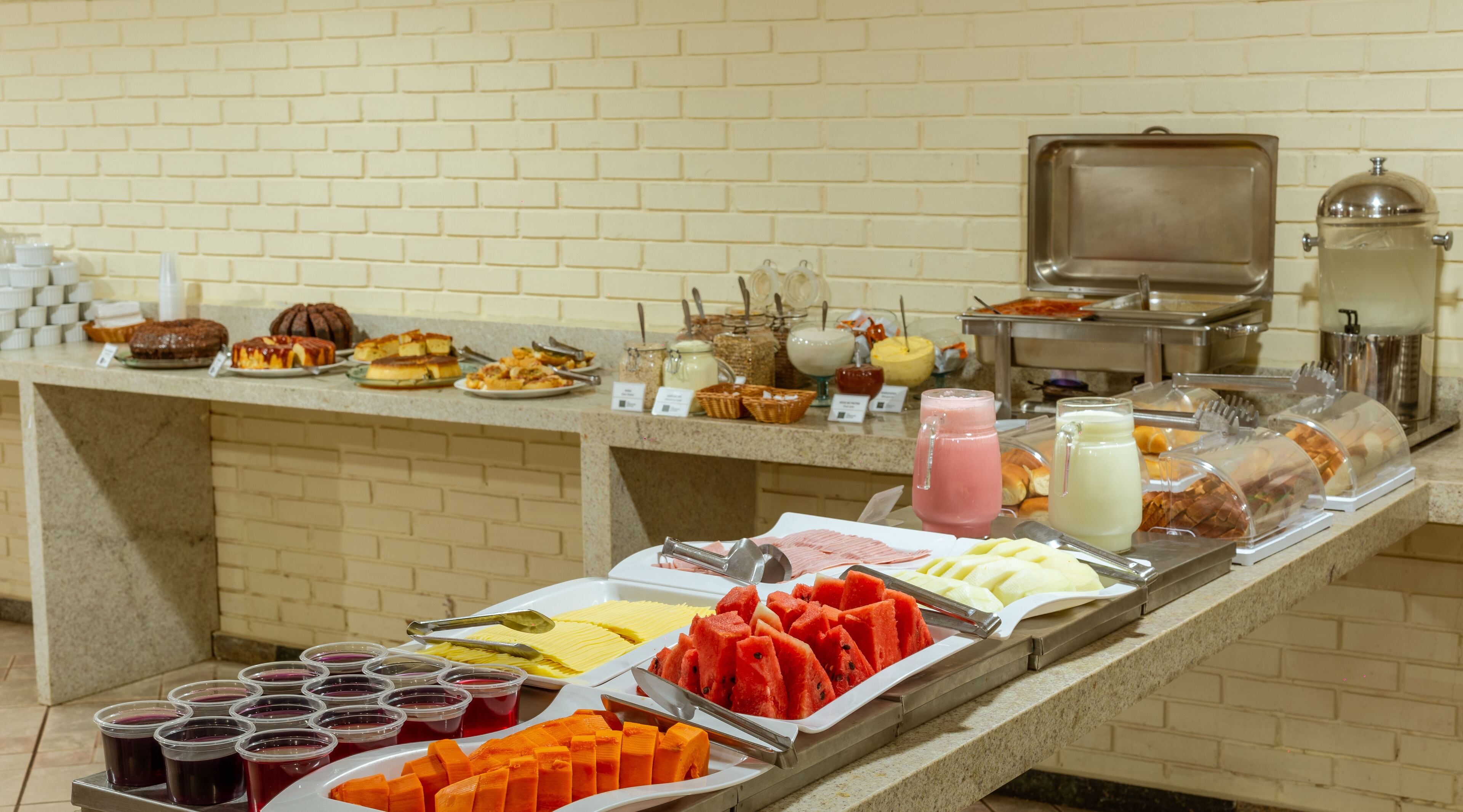 Bao gồm bữa sáng buffet hàng ngày 