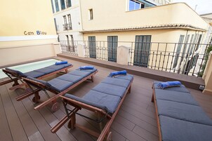 Outdoor pool, sun loungers