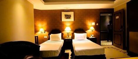 Premium bedding, free cribs/infant beds, rollaway beds, free WiFi