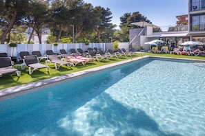 Outdoor pool, pool loungers