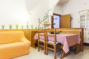 Apartment, 2 Bedrooms | In-room dining - Appartamento Londra (Bologna)