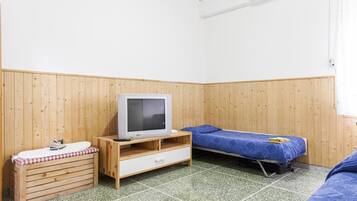Apartment, 2 Bedrooms | 2 bedrooms, iron/ironing board, free cribs/infant beds, free WiFi
