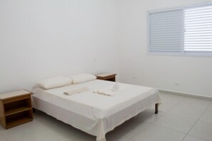 Free WiFi, bed sheets - Consulado Praia Hotel (Guarujá)
