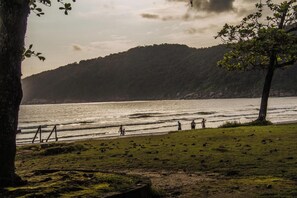 Beach nearby - Consulado Praia Hotel (Guarujá)