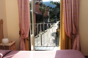 Minibar, in-room safe, cots/infant beds, free WiFi - Divina House B&B (Sorrento)