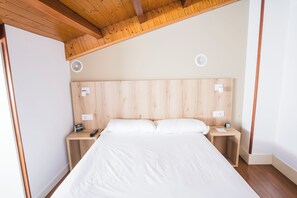 Chambre Simple | Rideaux occultants, Wi-Fi gratuit, draps fournis