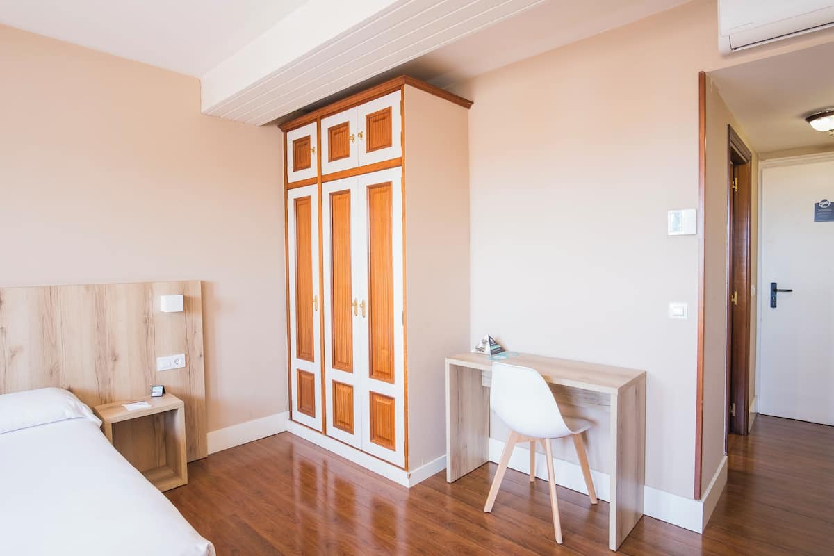 Kamer, 1 twee- of 2 eenpersoonsbedden | Verduisterende gordijnen, gratis wifi, beddengoed