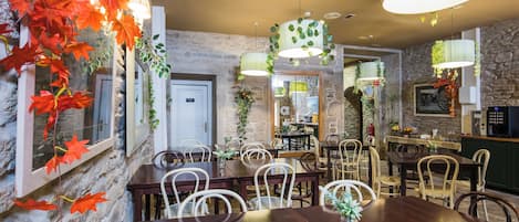 Buffet déjeuner (7.5 EUR par personne)