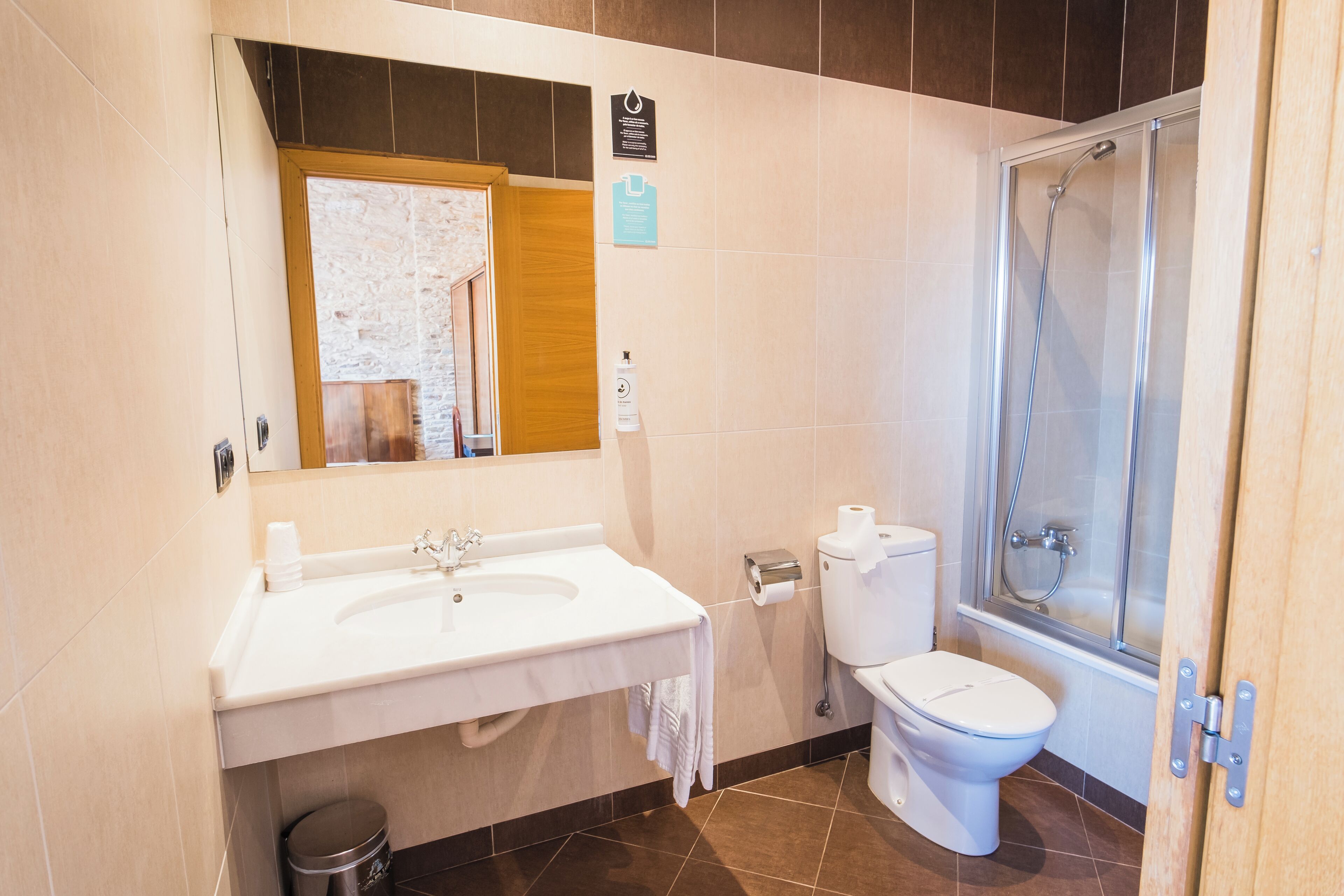 quadruple room | bathroom | bathtub, deep-soaking bathtub, towels