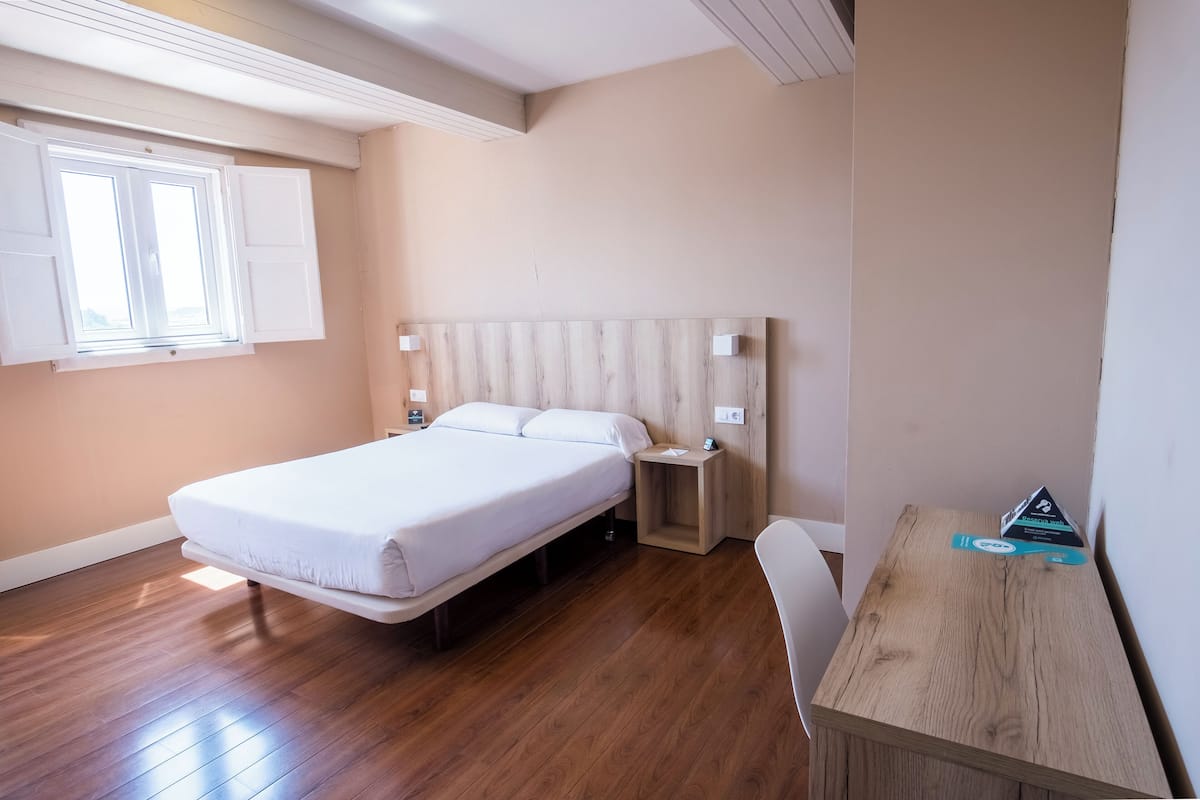 Economy kamer, 1 twee- of 2 eenpersoonsbedden | Verduisterende gordijnen, gratis wifi, beddengoed