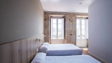 Quarto triplo | Cortinas blackout, Wi-Fi de cortesia, roupa de cama