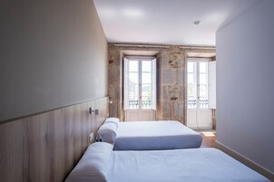 Habitación triple | Cortinas opacas, wifi gratis, ropa de cama
