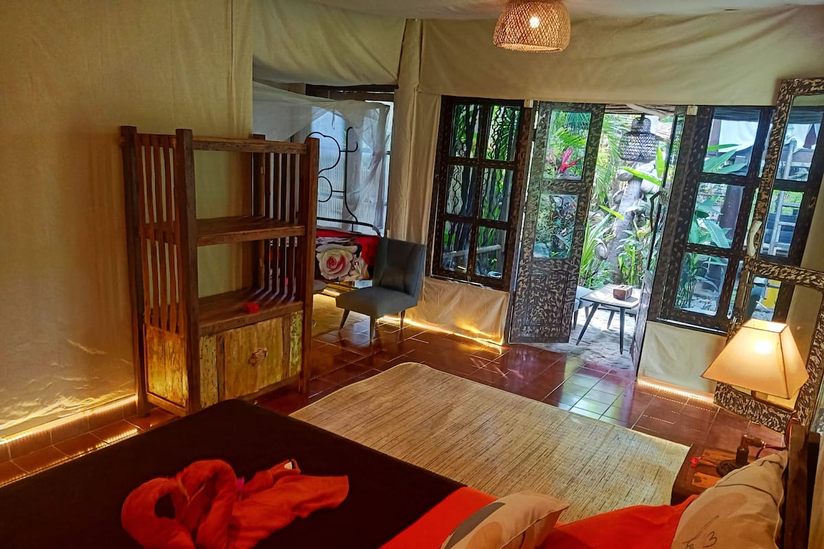 1 chambre, coffres-forts dans les chambres, draps fournis
