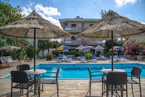 Outdoor pool - Elpida Apartments by Checkin (Hersonissos)