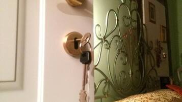 Deluxe Double Room, 1 Double Bed, City View | Premium bedding, free WiFi, bed sheets