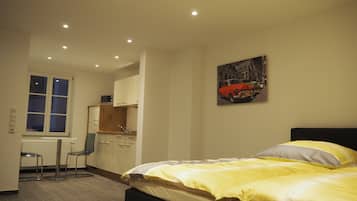 Superior-Apartment, Kochnische | Hochwertige Bettwaren, Schreibtisch, Babybetten, Zustellbetten