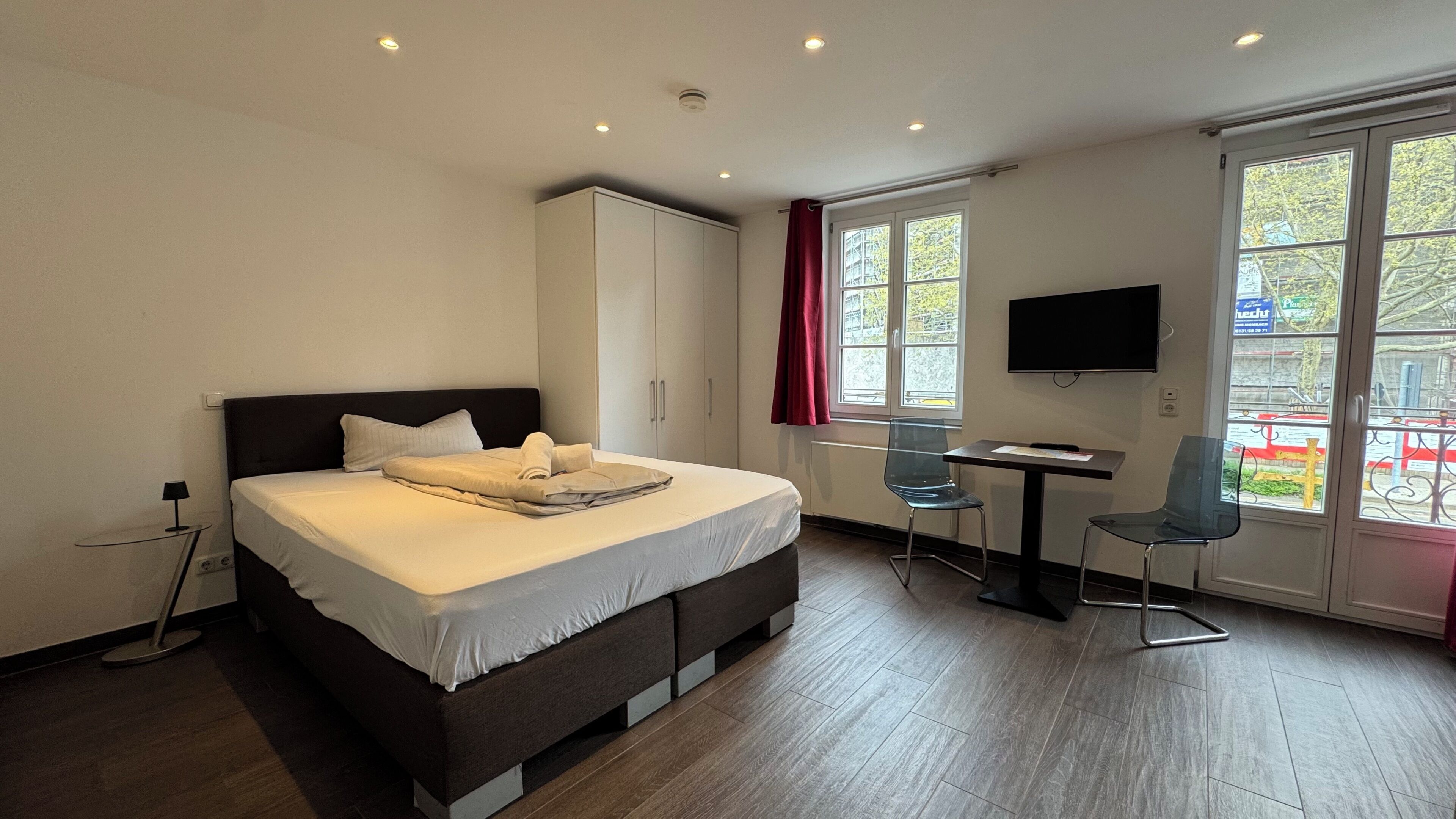 Standard Apartment, Balcony | Premium bedding, desk, cribs/infant beds, rollaway beds