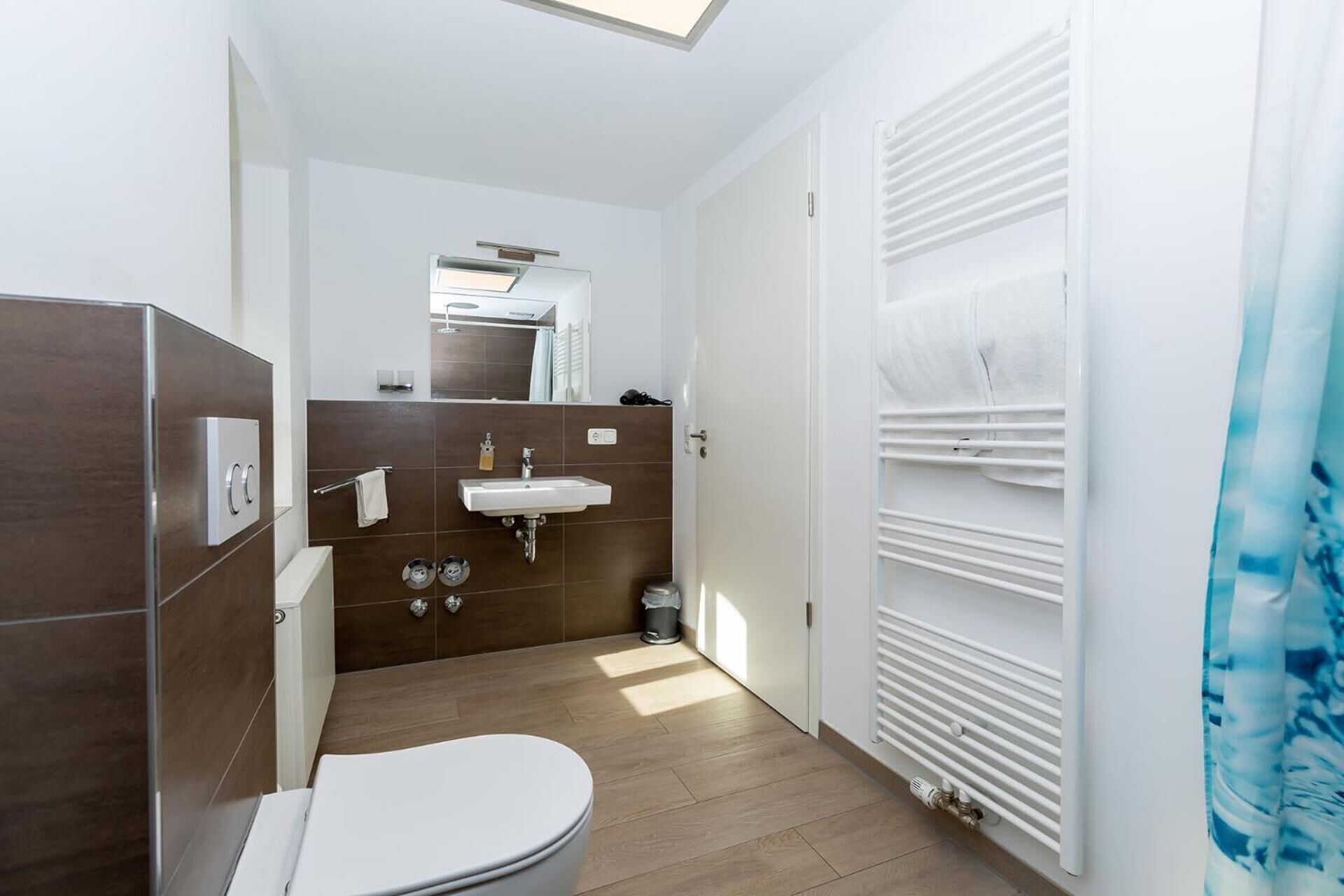 free toiletries, towels